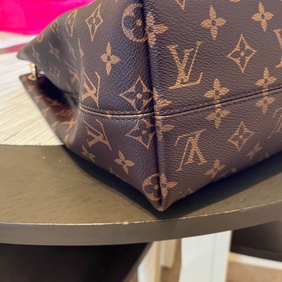 Authentic Graceful MM - Picture 4 of 10